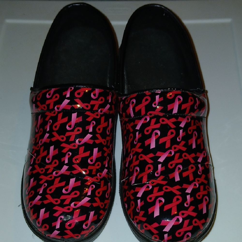 Breastcancer Ribbon Pattern Clogs